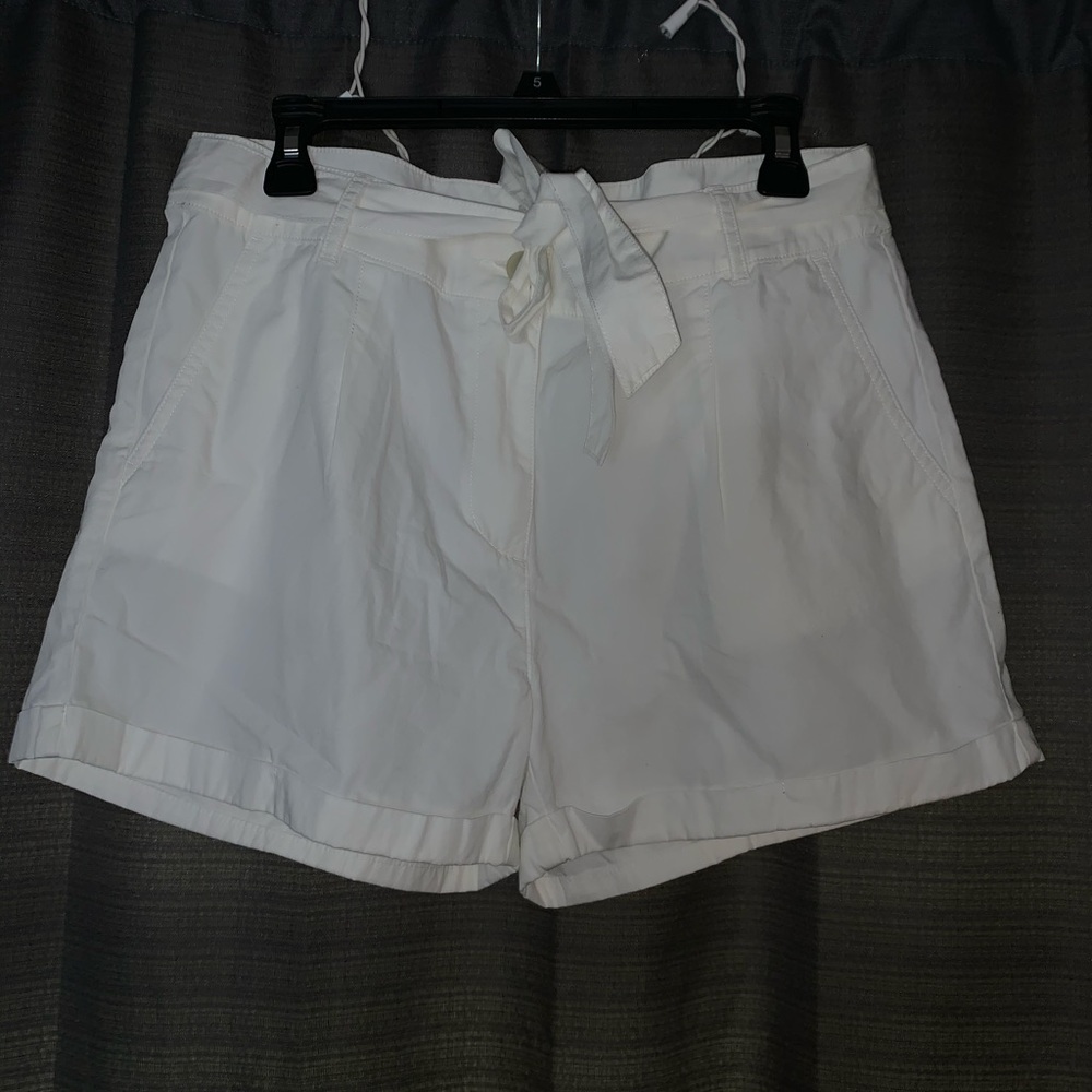 White forever 21 shorts